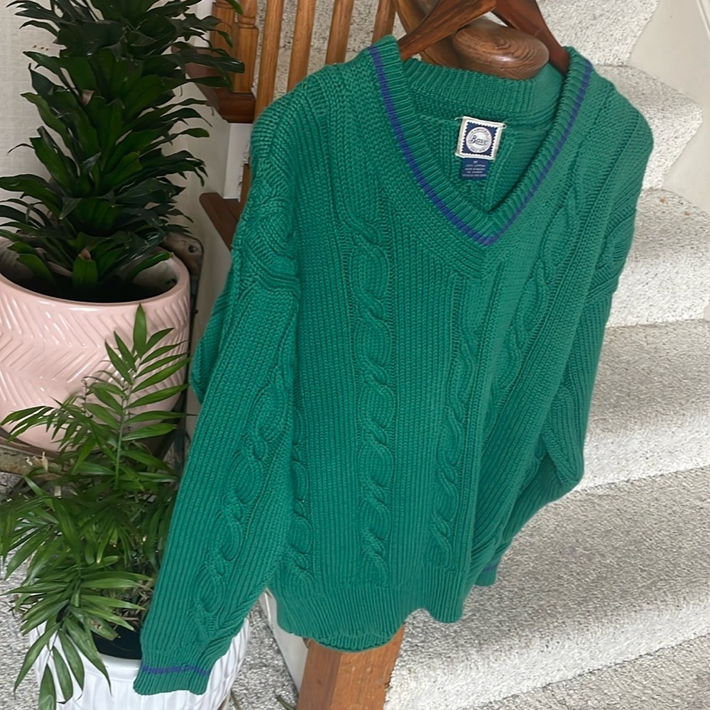 G.H. Bass & Co. Green V-Neck Sweater